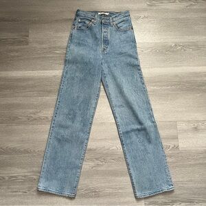 LEVI’S RIBCAGE STRAIGHT JEANS